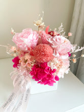 Load image into Gallery viewer, Pink Pot Arrangement- Orange| Dried Flowers Dubai &amp; UAE | Luxury Gifts &amp; Home Décor Delivery| Online Flower Bouquet
