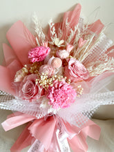 Load image into Gallery viewer, Blossom Infinity Vase Bouquet | Preserved Flower Bouquets UAE | Luxury Gifts That Last | Flower Delivery in Dubai
