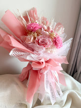 Load image into Gallery viewer, Blossom Infinity Vase Bouquet | Preserved Flower Bouquets UAE | Luxury Gifts That Last | Flower Delivery in Dubai
