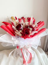 Load image into Gallery viewer, Valentine Infinity Vase Bouquet | Preserved Flower Bouquets UAE | Luxury Gifts That Last | Flower Delivery in Dubai

